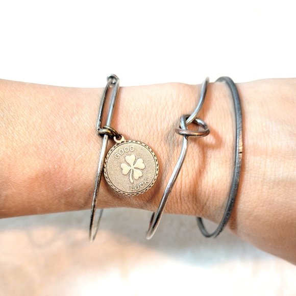 🍀 Alex & Ani Vintage Good Luck 4 Leaf Clover Charm Bangle Bracelet Bundle Set🍀 - Picture 1 of 3